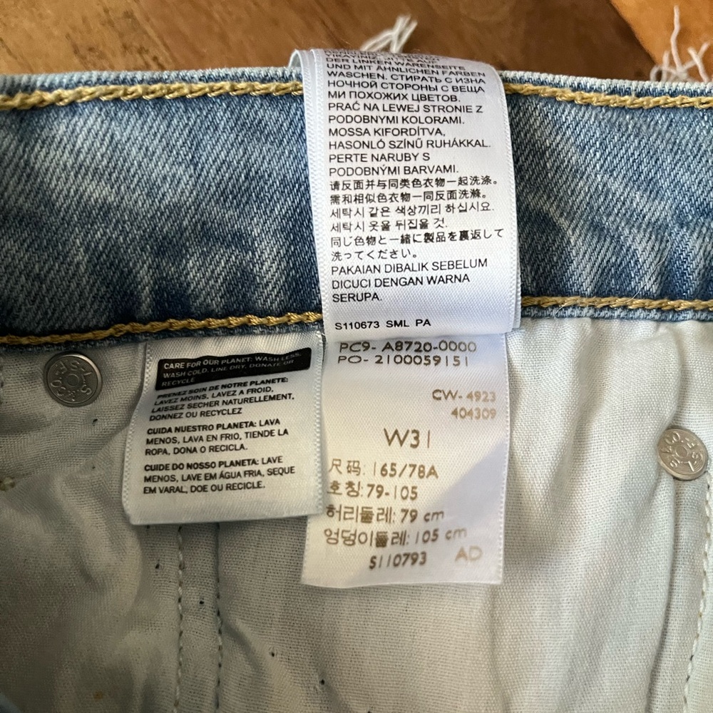 Levi's Premium Ribcage Bermuda Denim Shorts in Burst - Picture 10 of 12